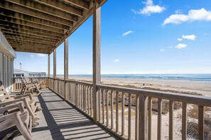 Property grounds - 4 Bdr., 2.5 Bath Beachfront Home.  Recently painted and a fresh kitchen remodel. (Galveston)