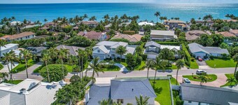 Walk to Beach-300 steps! Luxury House on Jupiter Island. Heated Private Pool/Spa