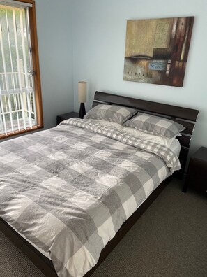 5 bedrooms, iron/ironing board, free WiFi, bed sheets