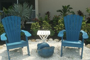 Terrace/patio - TROPICAL 2 BR/ 2 Ba, 77 Steps to BEACH Unit #304/ 20% DISCOUNT / Dogs welcome! (Sanibel Island)