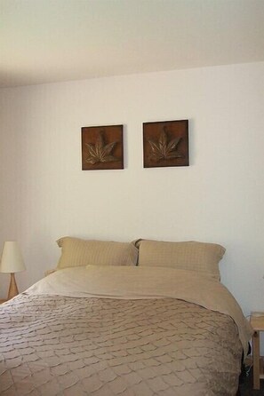 5 bedrooms, WiFi, bed sheets