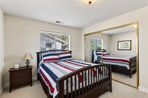 3 habitaciones, tabla de planchar con plancha, wifi y ropa de cama 
