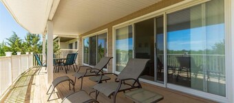 BEACHFRONT LARGE SOUTHEND 3 BEDROOM 2 BATH CONDO