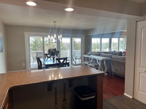 BEACHFRONT LARGE SOUTHEND 3 BEDROOM 2 BATH CONDO