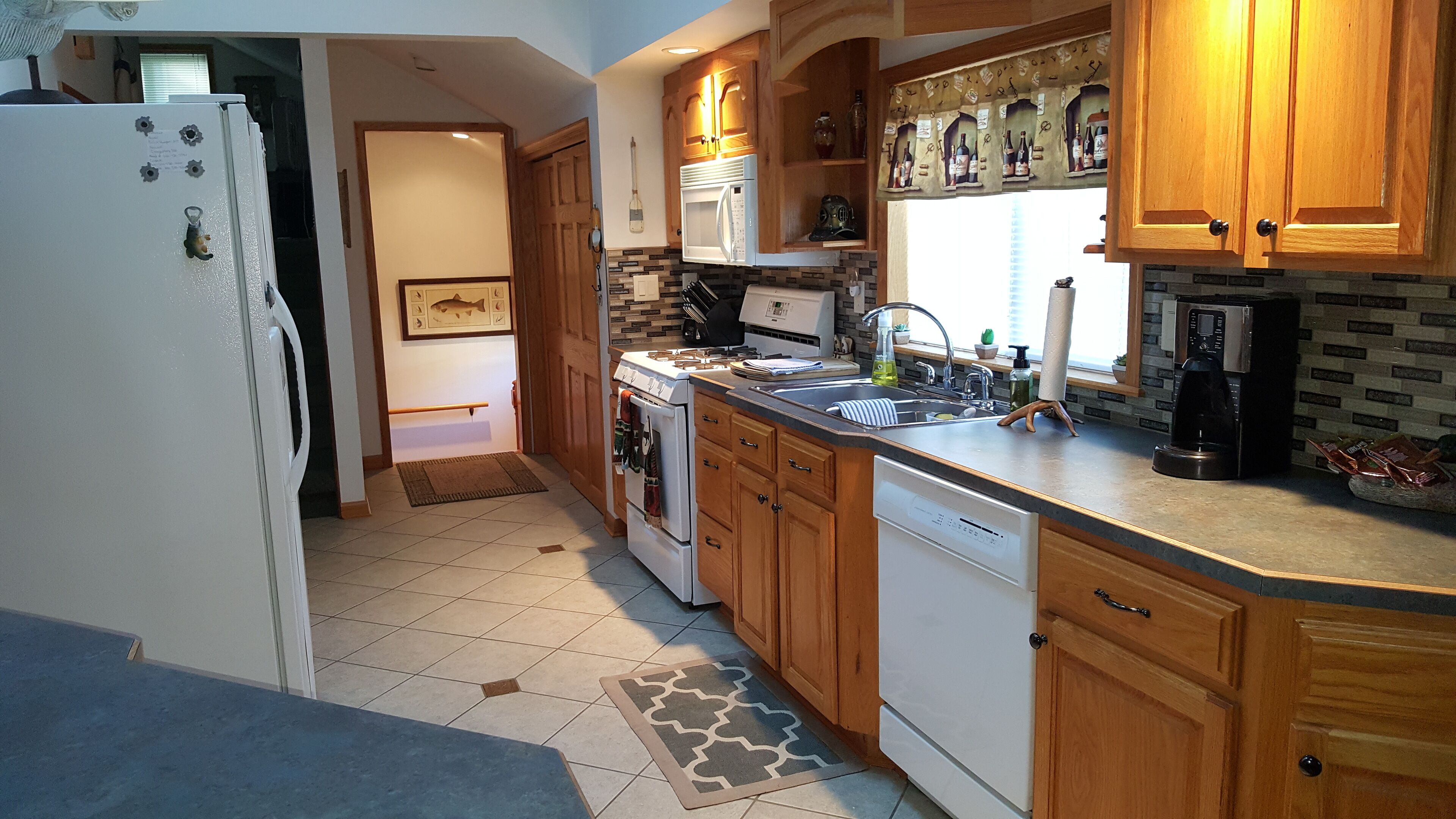 Charming 3 bedroom cottage between Croton & Hardy Dams with Dock available.