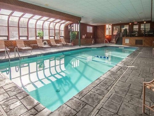 Pristine Loon Condo#2-In&Outdoor Pools,Gym, Loon Shuttle,Town Center-Sleeps 6