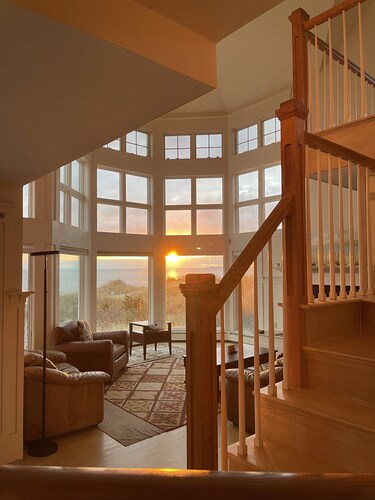 Stunning Oceanfront Home With Amazing Views ~ Private Beach! Ocean Beach Vista!