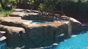 室外游泳池