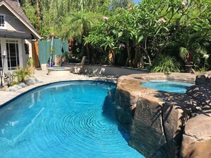 Outdoor pool - Polynesian Paradise in Pasadena (Pasadena)