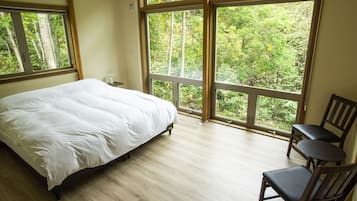 4 bedrooms, WiFi, bed sheets