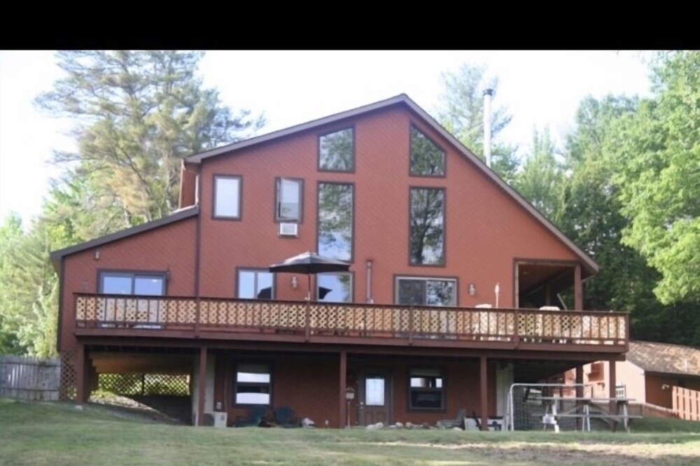 Sunny Adirondack Getaway, Mountain Views, Perfect for Families, Pet Friendly