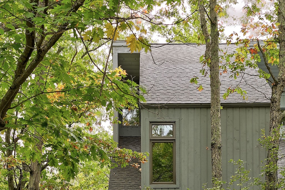 November/December Special: Reserve two nights, the third night is free!