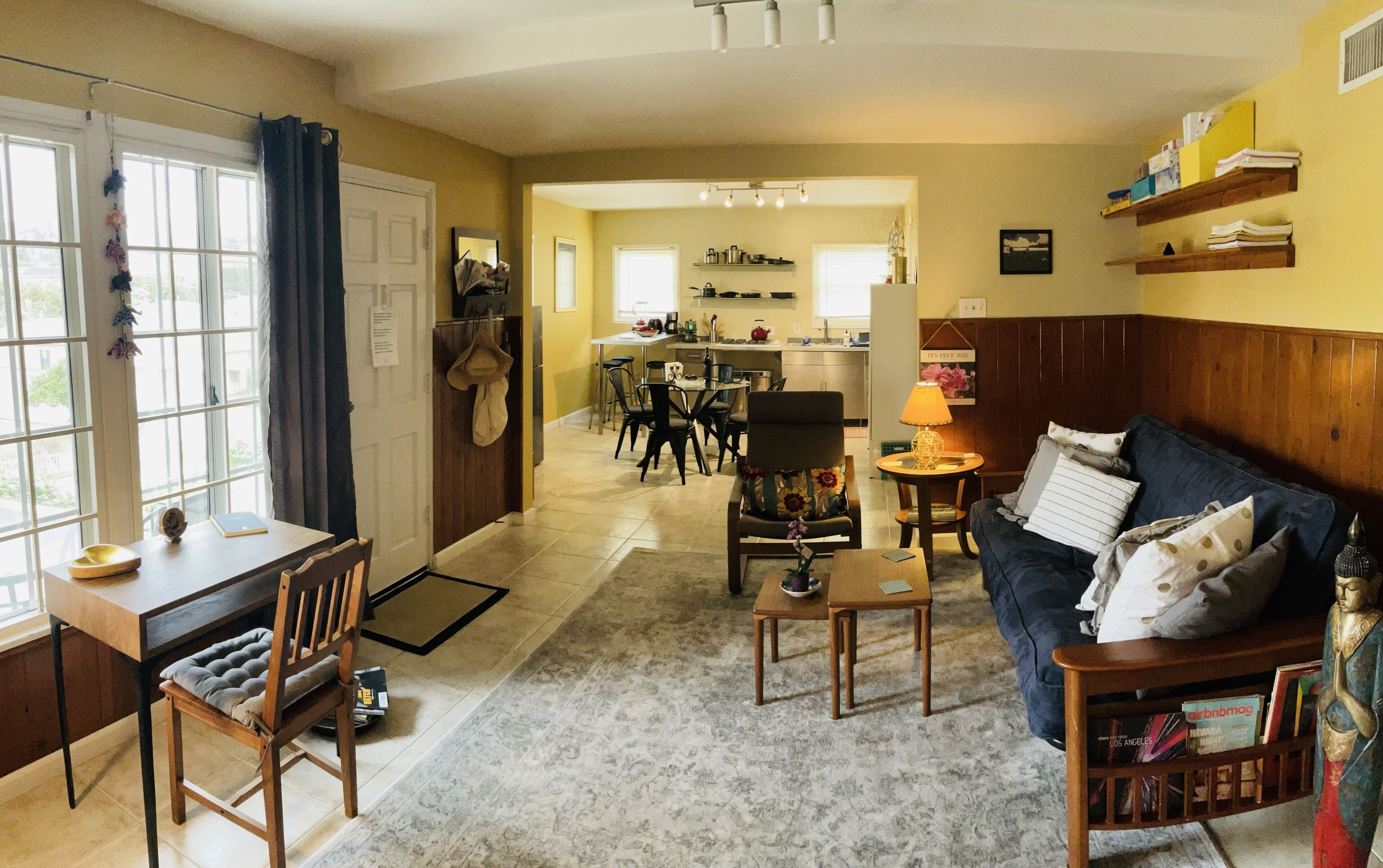 Cool, Airy, Clean Apt in LA, nr Hollywood, DTWN LA, mins to Pasadena Rose Bowl.