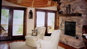 Smart TV, fireplace, DVD player, books