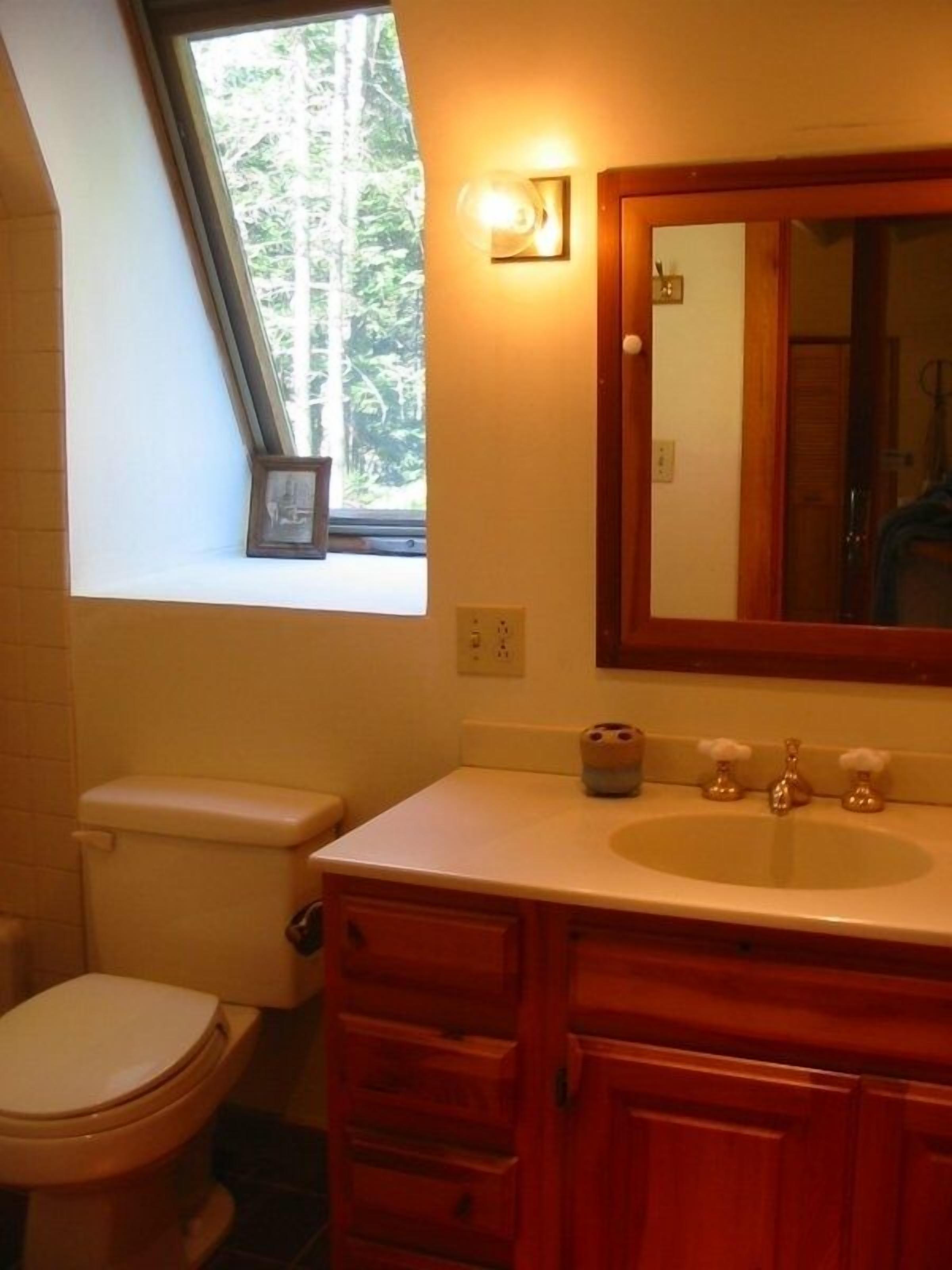 Spacious 5-Bdrm A-Frame. Walk to Lake Raponda. Wooded Setting. Ski Mount Snow!