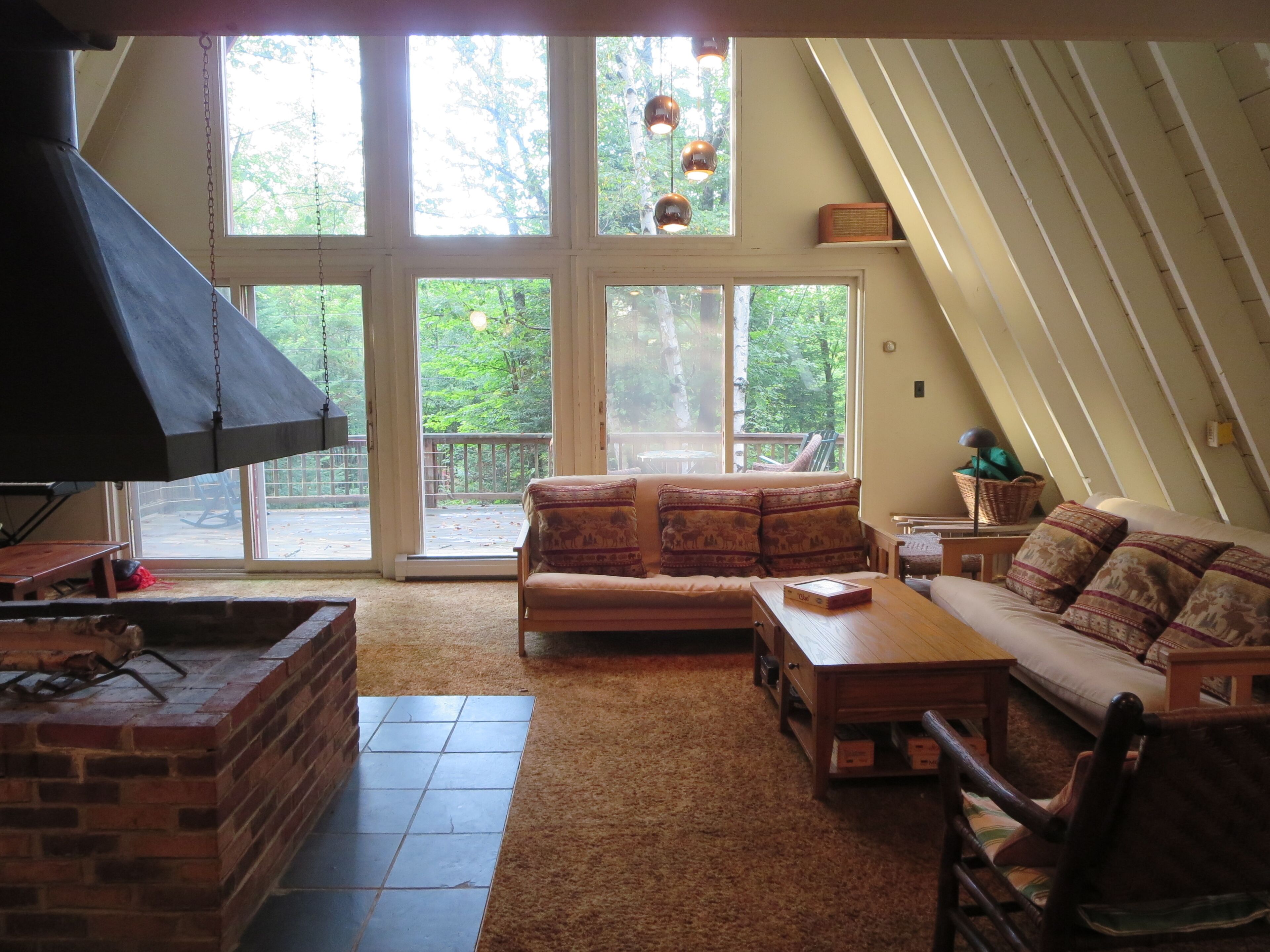 Spacious 5-Bdrm A-Frame. Walk to Lake Raponda. Wooded Setting. Ski Mount Snow!