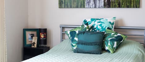 3 bedrooms, iron/ironing board, free WiFi