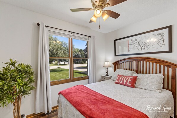 3 bedrooms, in-room safe, iron/ironing board, travel cot