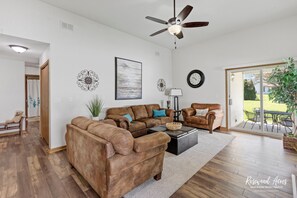 Interior - 2 Super comfy king beds in 3 bedroom 2 bath home (Manteno)