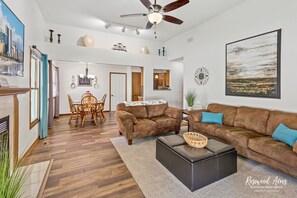 Smart TV, fireplace, DVD player - 2 Super comfy king beds in 3 bedroom 2 bath home (Manteno)