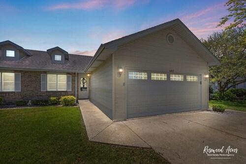 2 Super comfy king beds in 3 bedroom 2 bath home