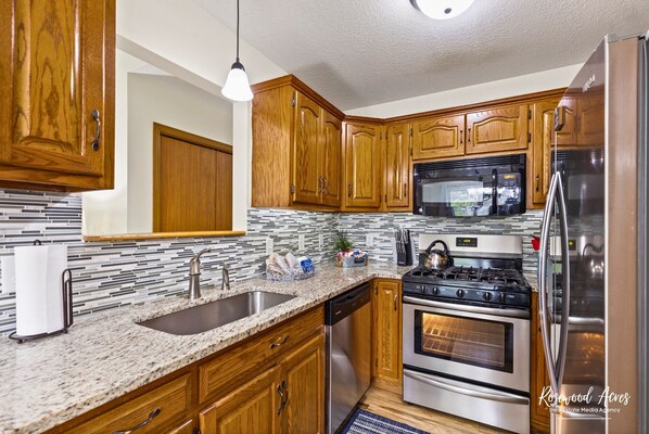Fridge, microwave, oven, stovetop