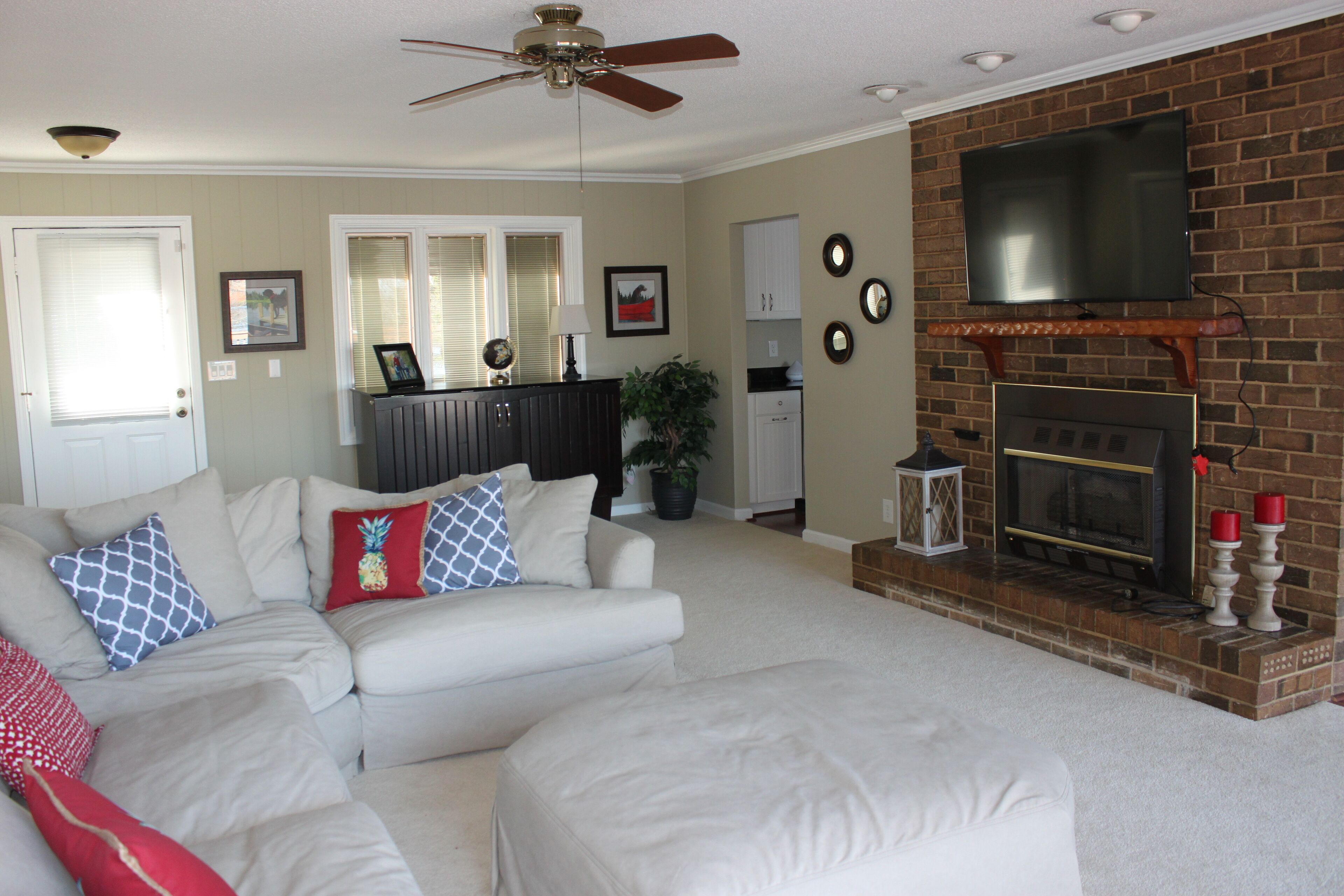 Spacious, Newly Renovated 2BR/2BA Lakefront  Home. Million Dollar Views!