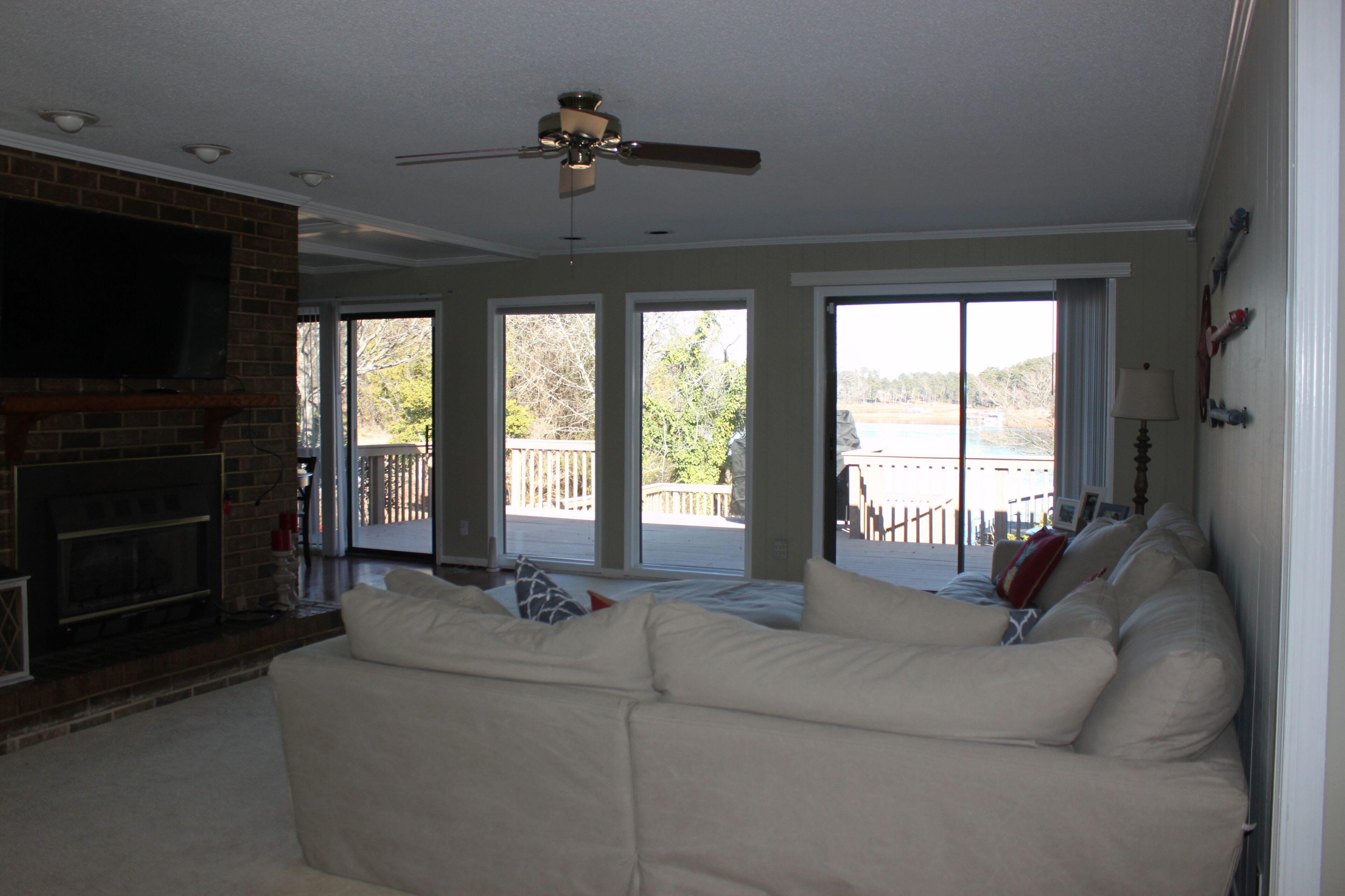 Spacious, Newly Renovated 2BR/2BA Lakefront  Home. Million Dollar Views!