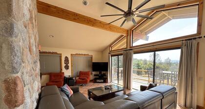 Getaway To This Relaxing, Comfortable Home With Internet! Pet Friendly