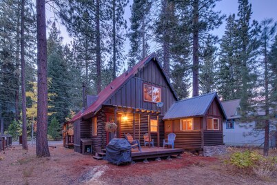 Charming Tahoe Pines Log Cabin at low elevation. See discounts. Fast internet!
