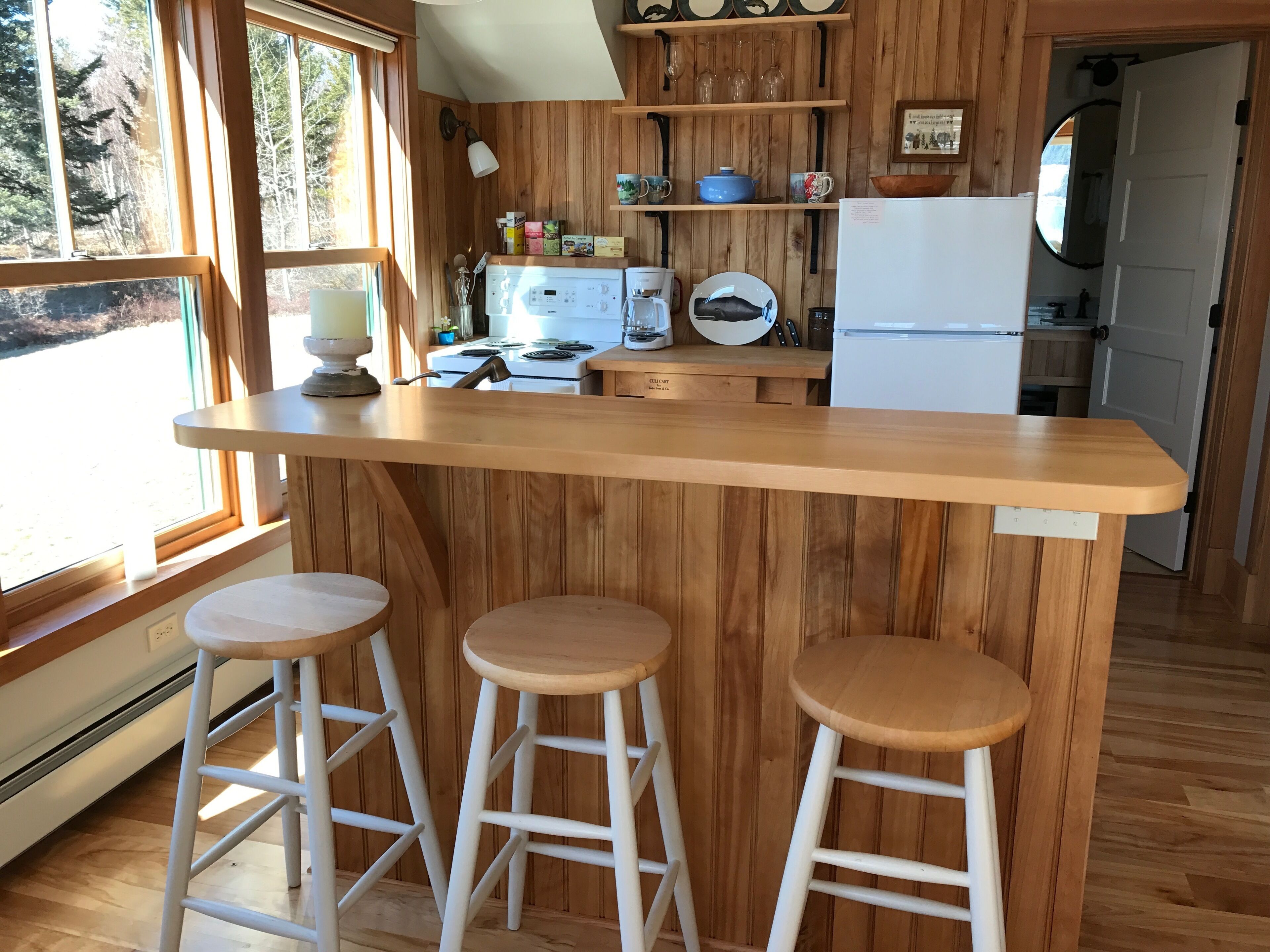 Peaceful, cozy one-bedroom waterfront carriage house steps from our private cove