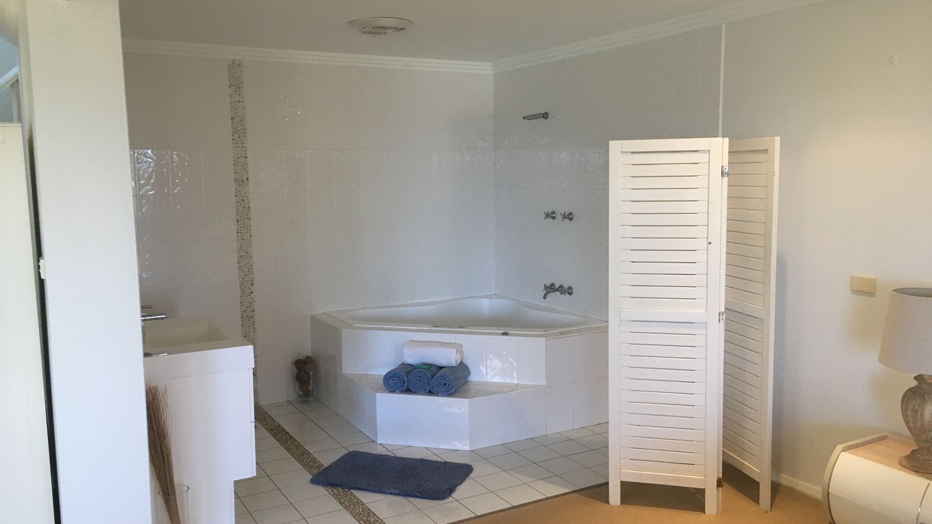 seven mile beach bed and breakfast