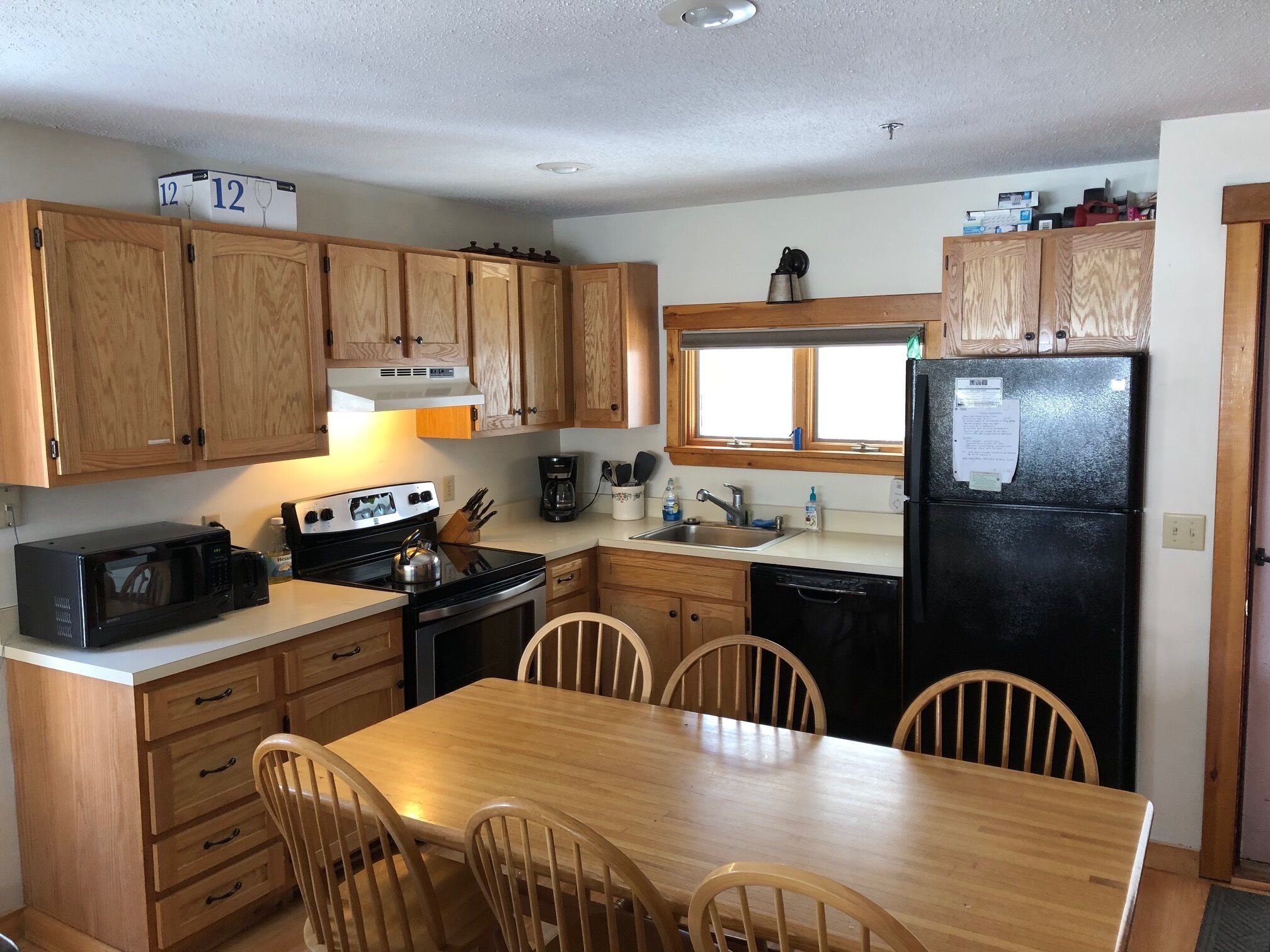 Trailside, four bedroom, sun filled condo, with pool, view of Sugarloaf and AC