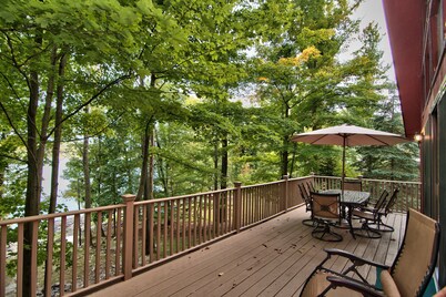  Lakefront on Wallenpaupack with Hot Tub - Pet Friendly