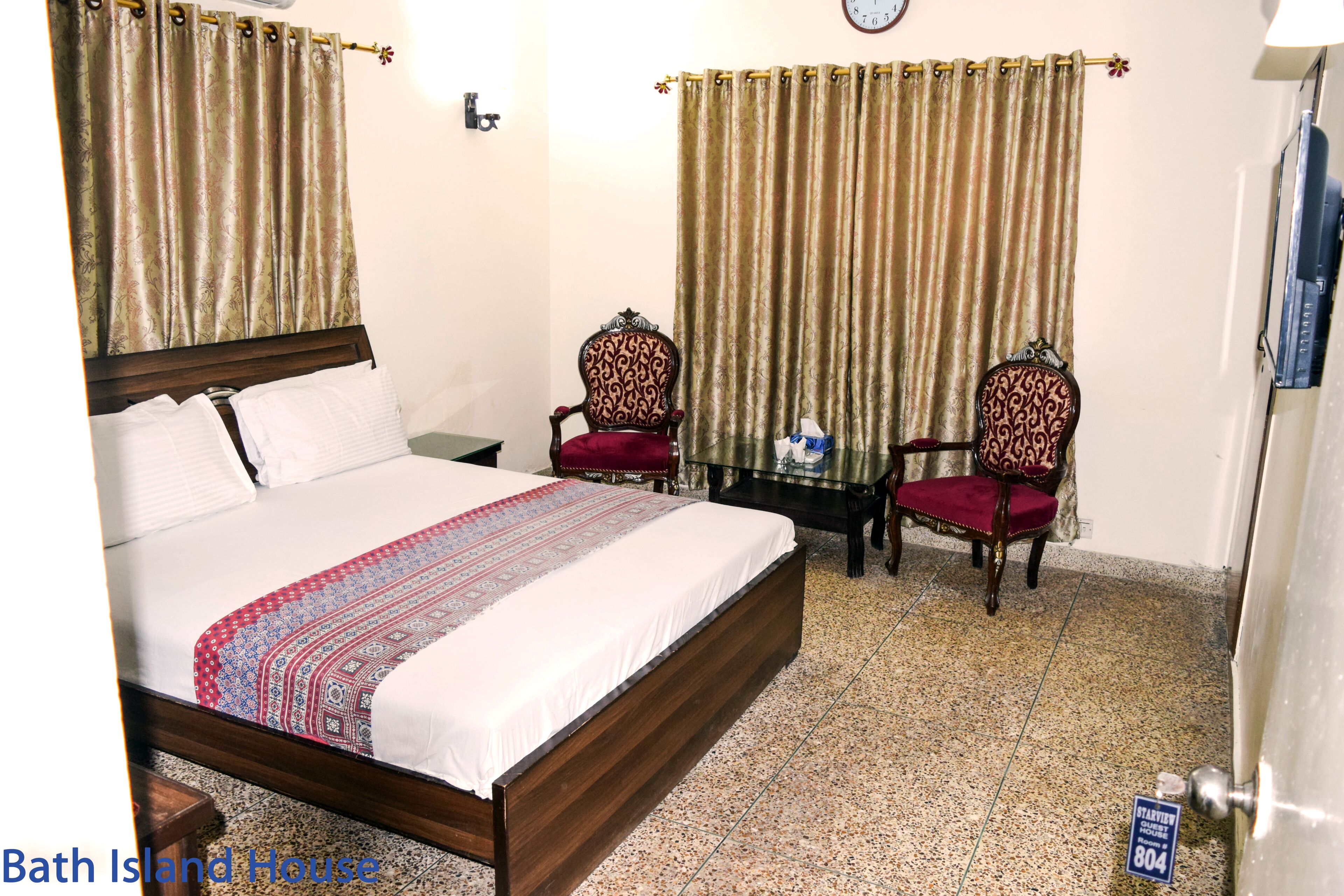 1 chambre, coffres-forts dans les chambres, fer et planche à repasser