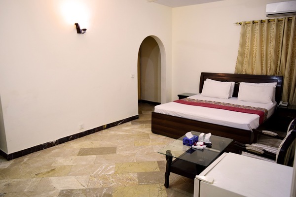 DELUXE ROOM