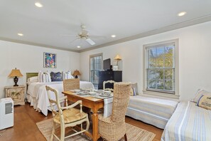 1 bedroom, free WiFi, bed sheets - * Charming Carriage House located in Rosemary Beach *Pet Friendly (Rosemary Beach)