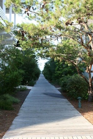 Property grounds - * Charming Carriage House located in Rosemary Beach *Pet Friendly (Rosemary Beach)