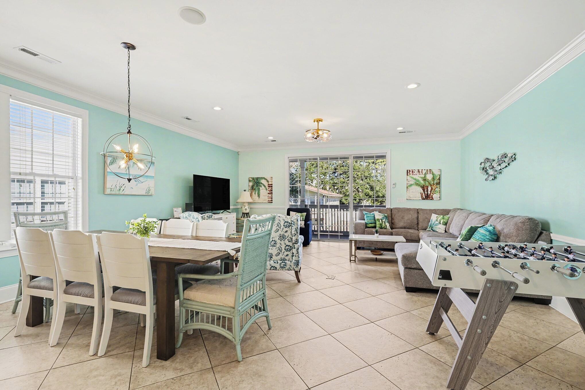 TV connectée, console de jeux vidéo, lecteur de DVD, espaces bureaux