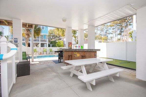 Outdoor dining