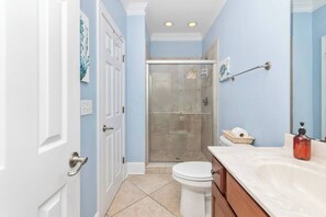 Sèche-cheveux, serviettes fournies