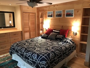 4 bedrooms, desk, iron/ironing board, free WiFi