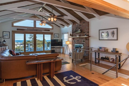 OCEAN VIEW - 4 Bedroom - 2 Bathroom Brilliant Beach Home