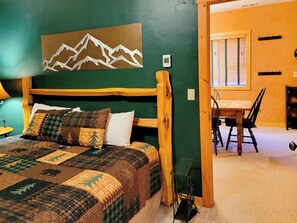 3 bedrooms, desk, iron/ironing board, travel crib