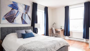 2 chambres, bureau, fer et planche à repasser, lit de bébé portatif