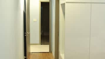 3 bedrooms, in-room safe, WiFi, wheelchair access