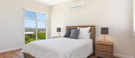4 bedrooms, iron/ironing board, WiFi