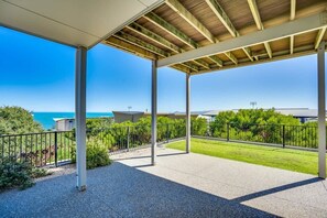 Terrace/patio - 23 Boomer - Wi-Fi - Luxury - Ocean Views (Port Elliot)