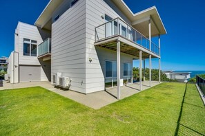 Property grounds - 23 Boomer - Wi-Fi - Luxury - Ocean Views (Port Elliot)
