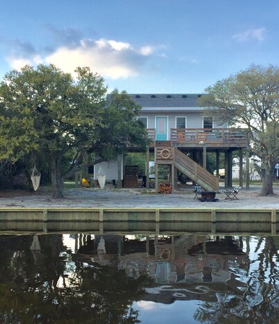 Carova Beach Canal Front Cottage   4x4 required Beach Parking Pass provided